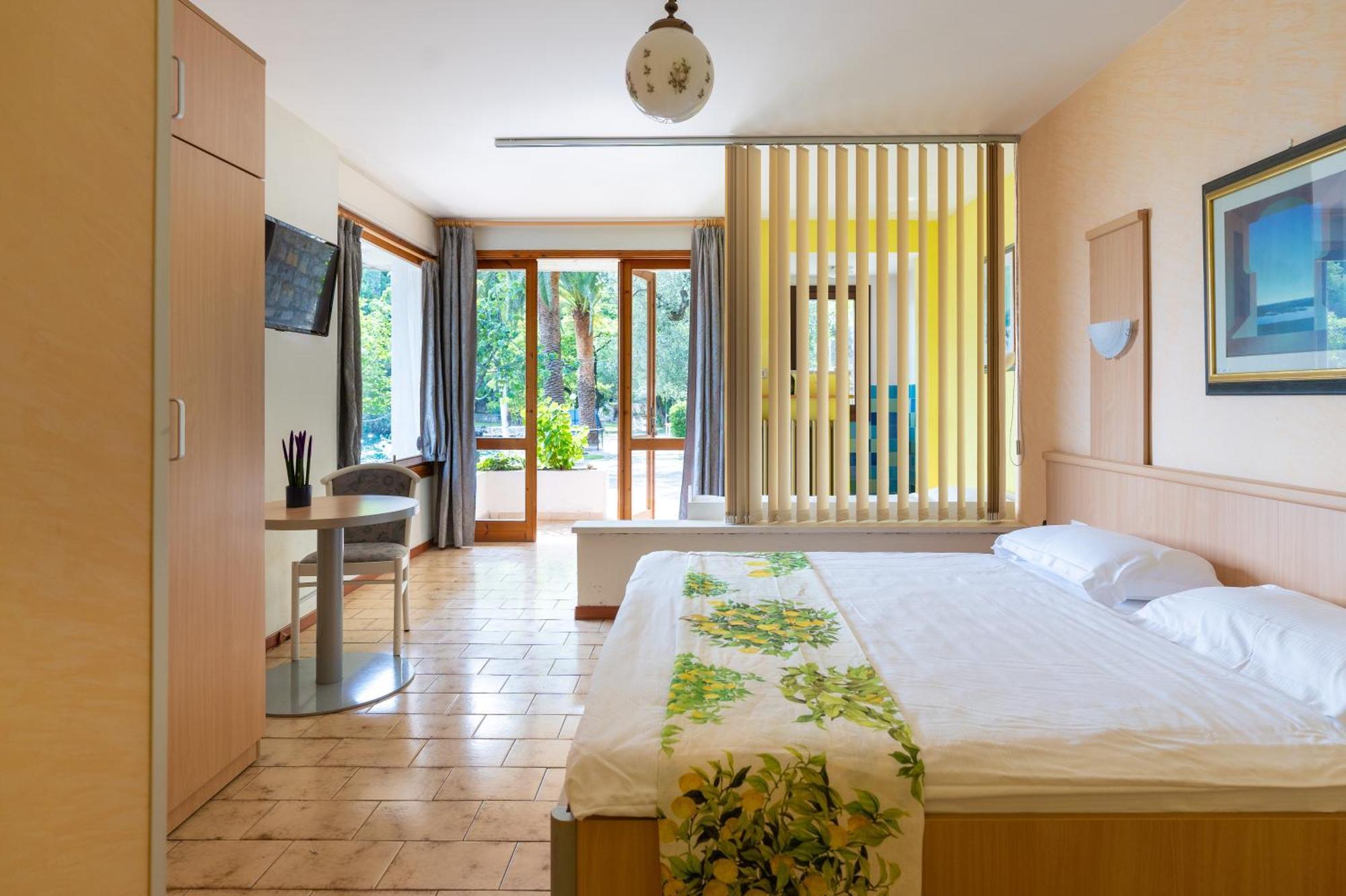 Hotel Forbisicle Tignale Esterno foto
